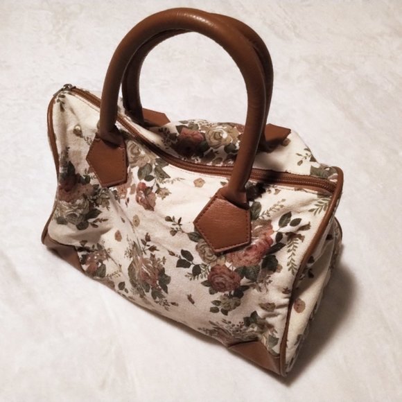 Handbags - ✨5 for 50% off✨ Leather Canvas Flower Print Purse